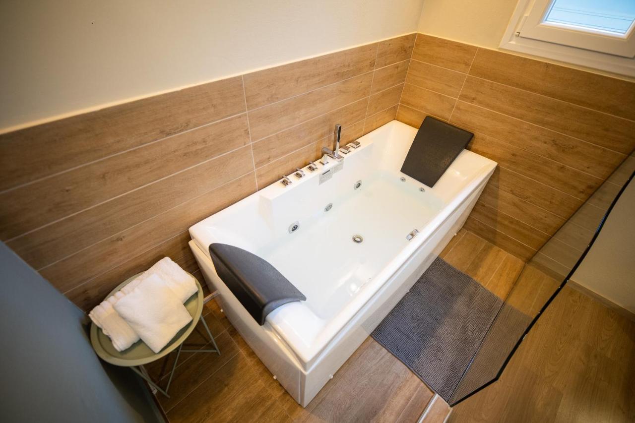 Belajo Central Apartment And Jacuzzi !! Volos Eksteriør billede